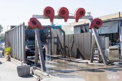 加油站免費(fèi)洗車對(duì)車漆有傷害嗎？老司機(jī)的忠告 免費(fèi)也不洗，小心掛傷車漆